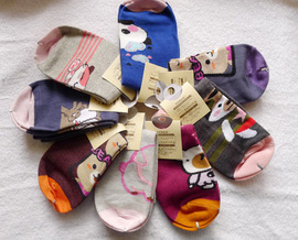 好女春華品牌女襪 精選高品質，舒適與時尚并存