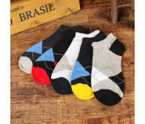 今夏必buy！潮流襪子新風尚，穿出你的個性態度