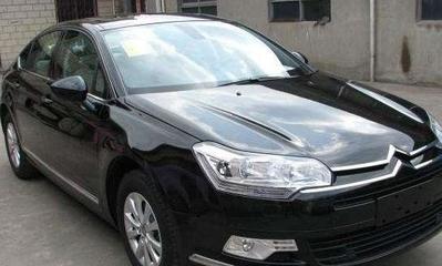 提新車時，懂車的人會立馬把它“扔了”，而新手卻把它當(dāng)成“寶貝”